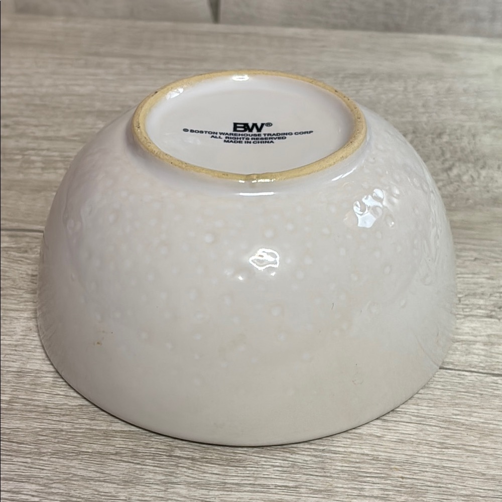 White Ceramic Bowl with Textured Design - Picture 4 of 4